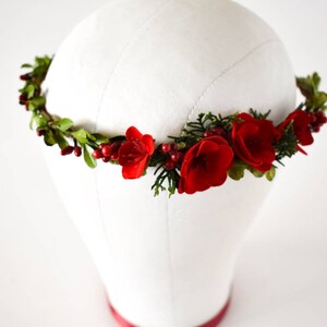 Boxwood and red velvet flower crown. Christmas flower crown. Red holiday headband. Christmas floral halo. Christmas wedding circlet.