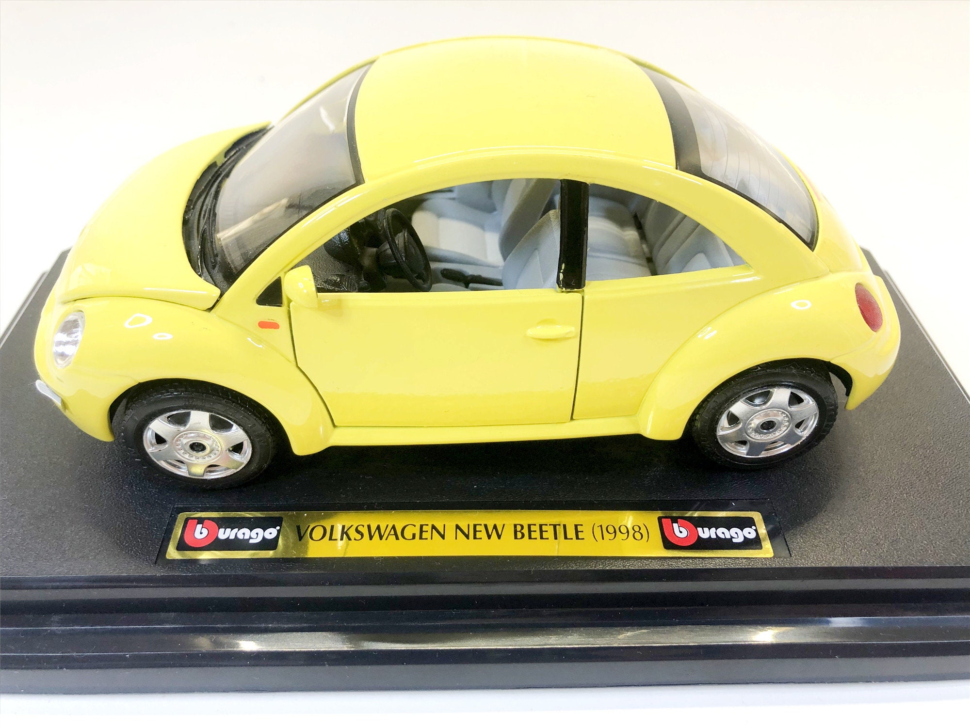 Bburago Volkswagen New Beetle 1998 1:18 Scale Model - Etsy