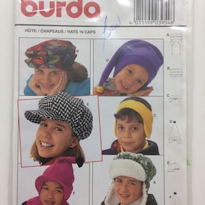 Peut inclure: Patron de couture Burda pour chapeaux et casquettes. Le patron comprend des instructions pour la réalisation de différents chapeaux, dont un bonnet, une casquette de newsboy, un chapeau de lutin, un chapeau mou et un chapeau de trappeur. Le patron est imprimé sur un fond blanc avec du texte noir et des illustrations.