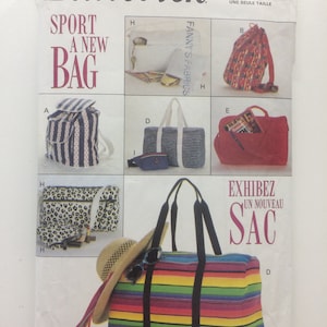 Può includere: Un modello di cucito Butterick per vari stili di borse. Il modello presenta uno zaino a righe, una borsa tote rossa e un borsone a righe arcobaleno. Il testo recita "SPORT A NEW BAG" e "EXHIBEZ UN NOUVEAU SAC".