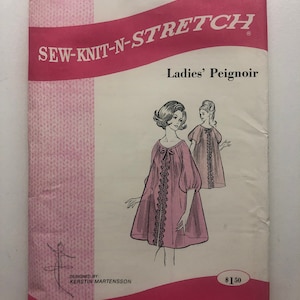 Patrón de costura para bata de mujer: lazo en el escote, bata acampanada (tallas S-M-L)