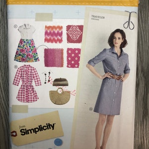 Könnte beinhalten: Ein Schnittmuster für ein Reisekleid von Simplicity, Modell 2246. Das Schnittmuster enthält Anleitungen zum Nähen eines Kleides mit Knopfleiste, Kragen und Gürtel. Das Schnittmuster enthält auch Stoffvorschläge und eine Größentabelle.