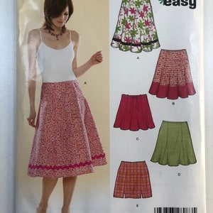 NEW LOOK 6902 Sewing pattern 6496 from the 2005. Misses Flared Skirts. Waist 24-32. Sizes 8-18 UNCUT