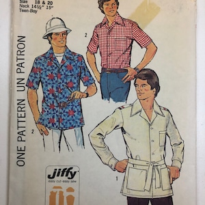 Può includere: Modello di cucito Simplicity numero 7362 per una camicia in due taglie: 18 e 20. Il modello include istruzioni per una camicia a maniche corte con motivo a quadri, una camicia a maniche lunghe con colletto e cintura e una camicia a maniche corte con motivo floreale. Il modello è etichettato "Jiffy easy cut - easy sew" e comprende quattro pezzi principali.