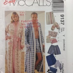 McCall&#39;s 9137 Sewing Pattern: Unisex Robe, Shower Wrap, Slippers (Uncut)