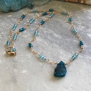 Raw Neon Blue Apatite Pendant Necklace, Caribbean Blue Apatite Necklace, 14k Gold Filled, Crystal Healing Jewelry, Boho, Layering