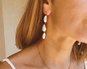 Pendientes colgantes de perlas Keshi: Joyería nupcial de oro vermeil