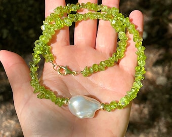 Peridot and pearl necklace, Peridot nugget bead necklace, Peridot jewelry, Green stone necklace, Boho jewelry, Handmade jewelry