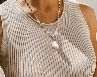 Silver 925 oversized chain with marine lock and genuine baroque pearl pendant