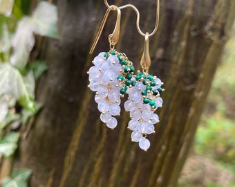 Grape earrings made of lace agate/ chalcedony and malachite, wire wrapped cluster earrings