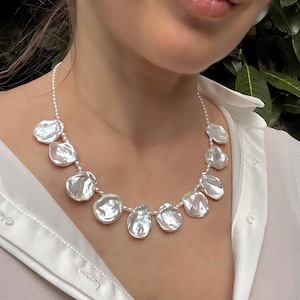 Collar de perlas de pétalos grandes / Collar de perlas para novias / Perla barroca / Perla de agua dulce / Collar llamativo / Regalo para ella / Hecho a mano
