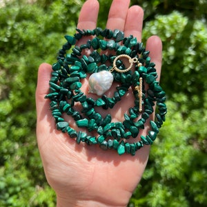 Collier malachite, collier de pierres précieuses vertes, collier de perles baroques, cadeau fait main, bijoux faits à la main image 2