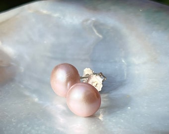 Pearl stud earrings, Pink pearl studs, Pearl earrings, Purple pearls, Freshwater pearls, Gift for her, Pearl jewelry, Earrings for women