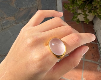 Rose Quartz Cabochon Ring – Gold Plated Sterling Silver Band – Soft Pink Crystal Statement Ring – Minimalist Gemstone Jewelry – Gift for Her