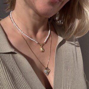 Collier scarabée, petit collier de perles d'eau douce avec pendentif scarabée, collier à superposition, idée cadeau pour la Saint-Valentin image 10