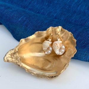 Seashell earrings with real pearls, beach jewelry, summer earrings