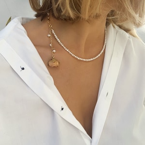 Mini pearl necklace with gold plated silver chain and natural rose charm