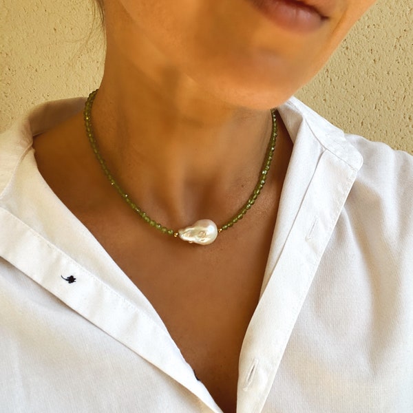 Collana di perle barocche e peridoto, collana verde, gioielli di peridoto, gioielli fatti a mano, collana di perline, regali per lei, gioielli fatti a mano