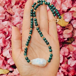 Malachite and baroque pearl necklace, malachite necklace, gift for her, malachite jewelry, beaded necklaces for women, gift for mom