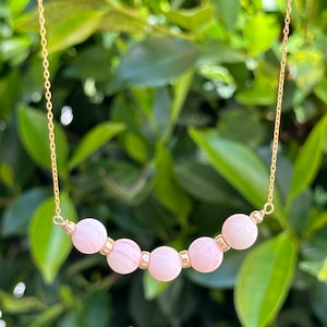 Queen conch shell dainty necklace, gift for her, bestie gift, minimalist necklace, pink necklace