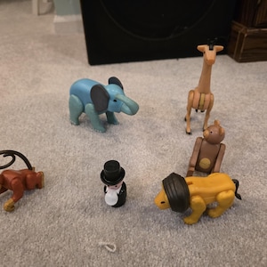 Fisher price little people circus train #991 giraffe elephant monkey bear lion ring leader