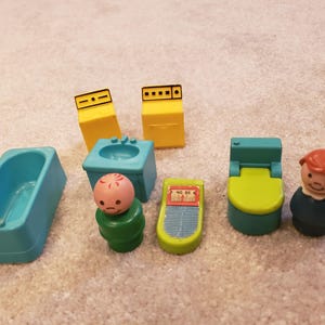 fisher price little people blue green bathroom toilet tub scale sink washer dryer