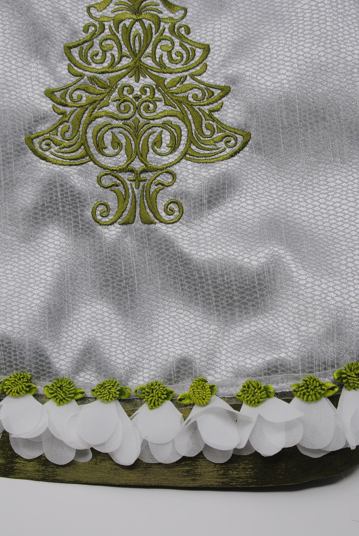 46 Handcrafted Christmas Tree skirt created with sateen | Etsy