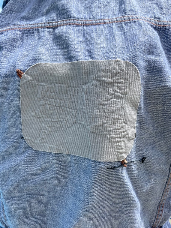 Vintage denim jacket with wolf patch - image 10