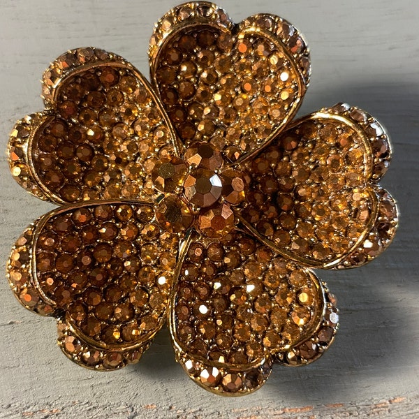 Hollycraft gold flower brooch