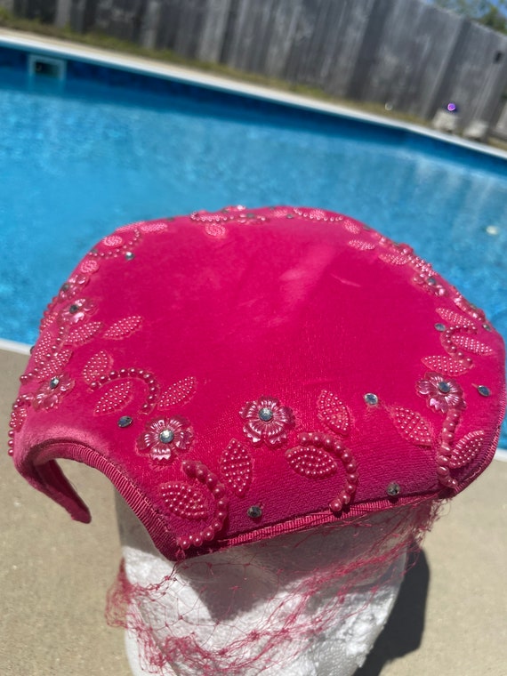 Vintage 1960s veiled hot pink velvet mini hat - image 4