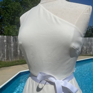 Beautiful Halston party /cocktail dress ivory
