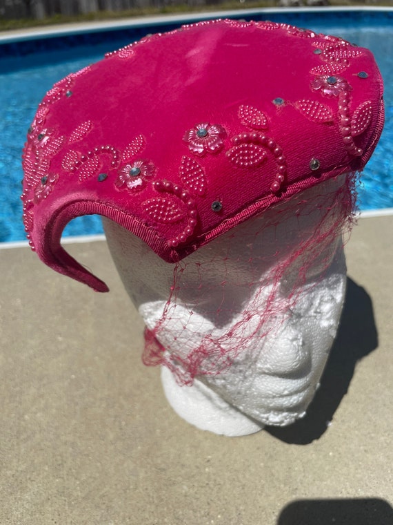 Vintage 1960s veiled hot pink velvet mini hat - image 3