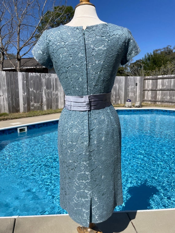 1950s blue lace wiggle dress - image 4