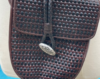 Trendy vintage woven leather Brighton crossbody purse :)