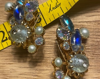 Vintage blue rhinestone clip on earrings