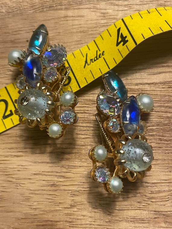Vintage blue rhinestone clip on earrings