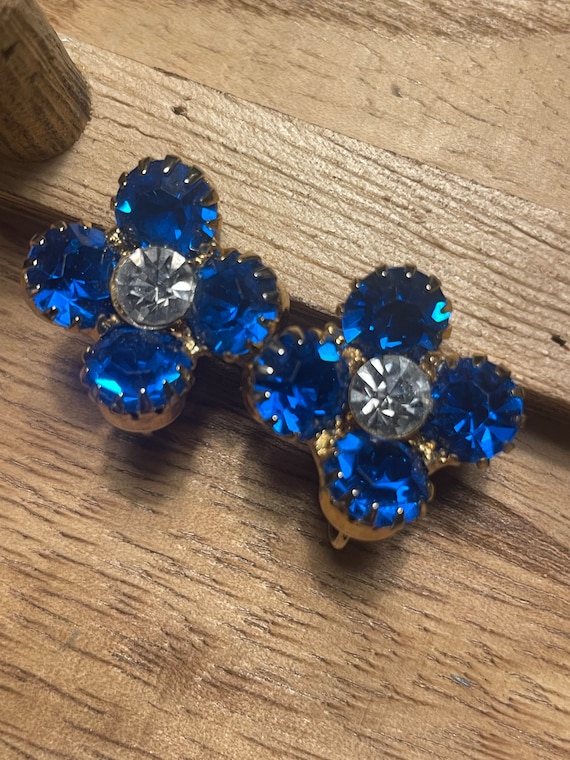 Vintage blue clover rhinestone clip on earrings