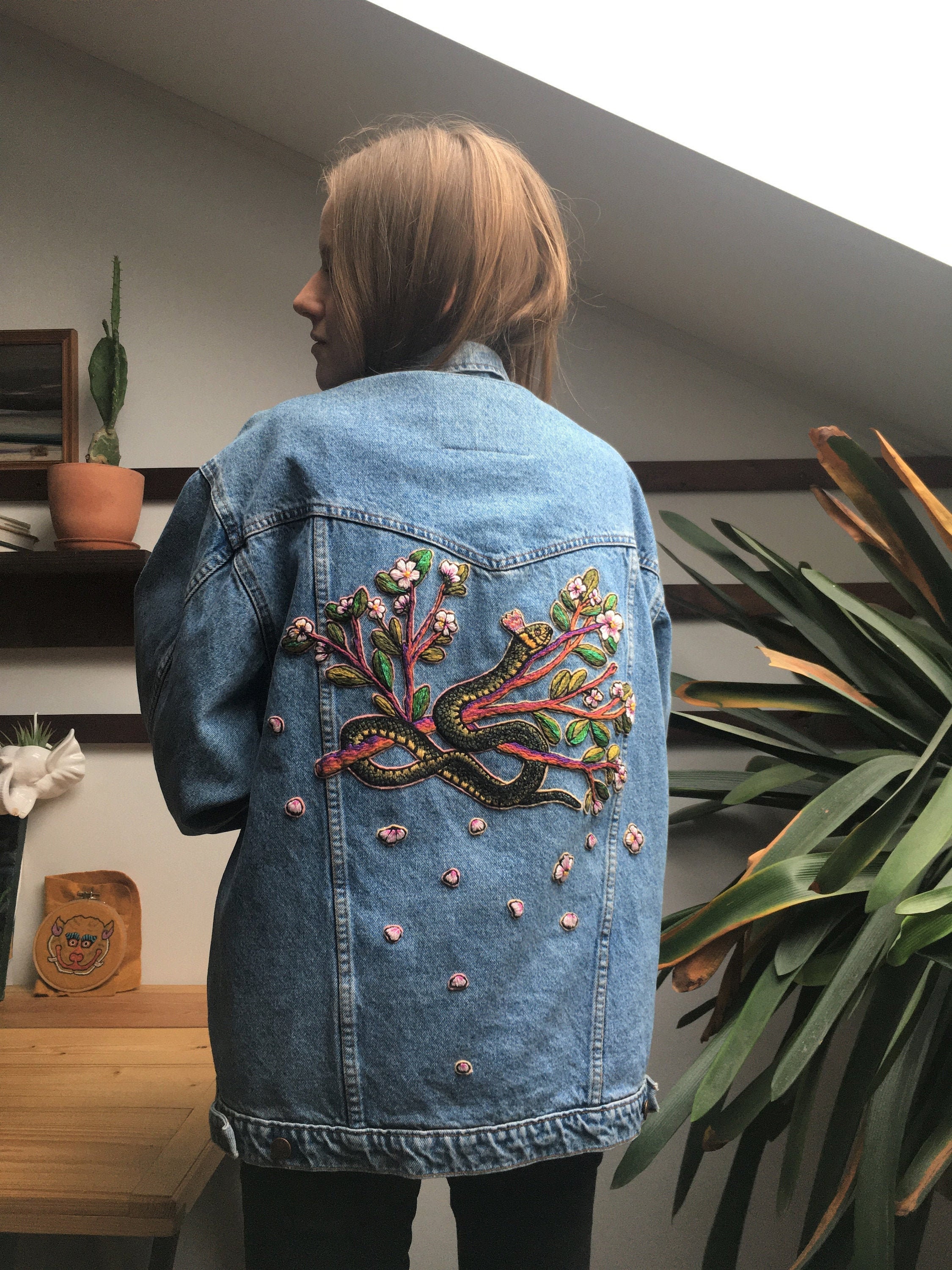 Repurposed Hand Embroidered Denim Jacket Wrangler, Unisex Jacket Size  Large, Hand Embroidered Snake in Flowers, Sustainable Fashion -  Canada