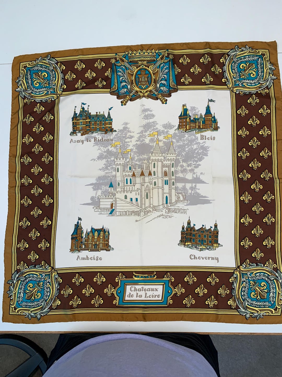 Foulards et carrés de soie – Page 4