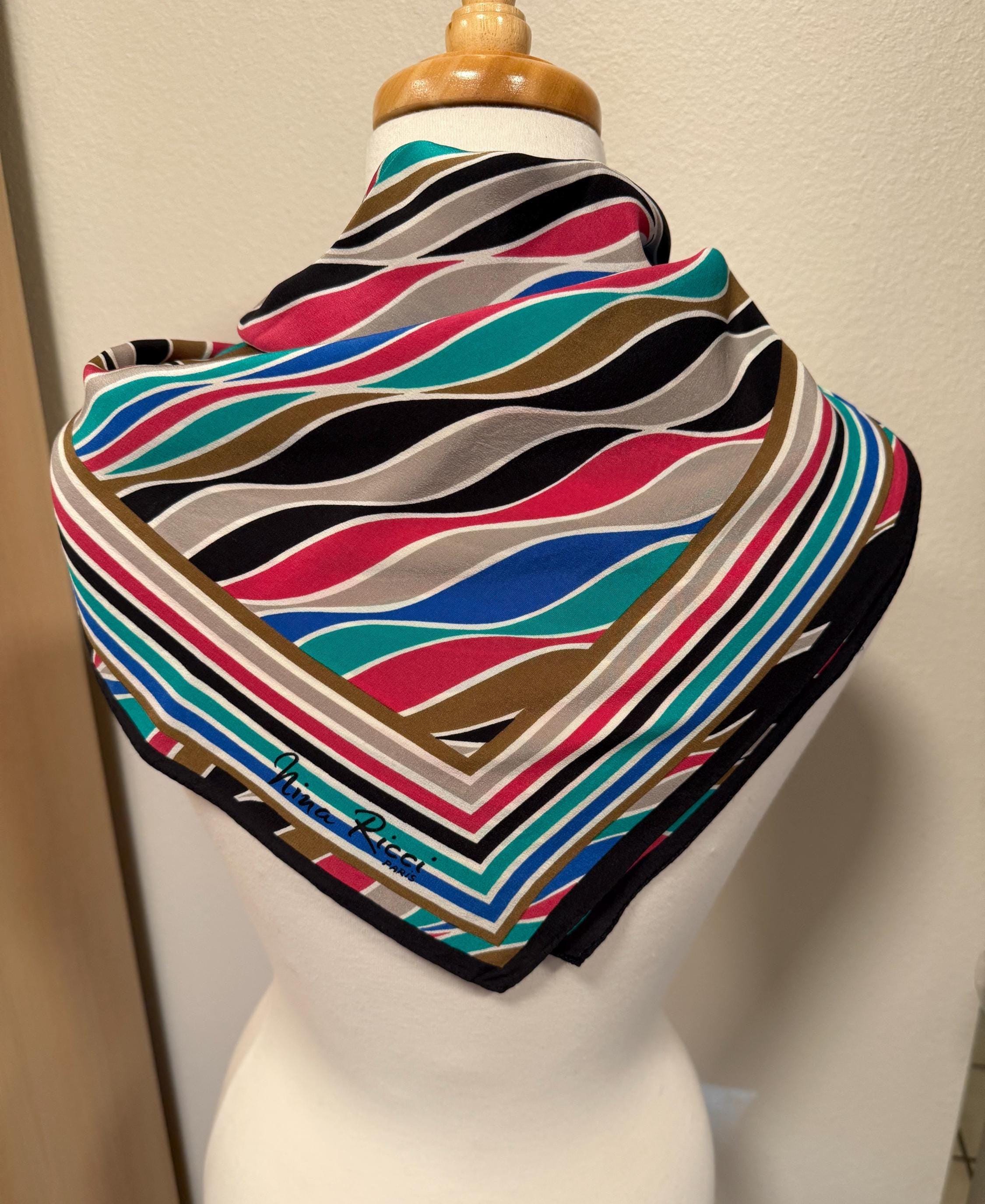 Foulard Carré En Soie Nina Ricci 74x74 Cm - Multicouleur, Occasion En Bon état