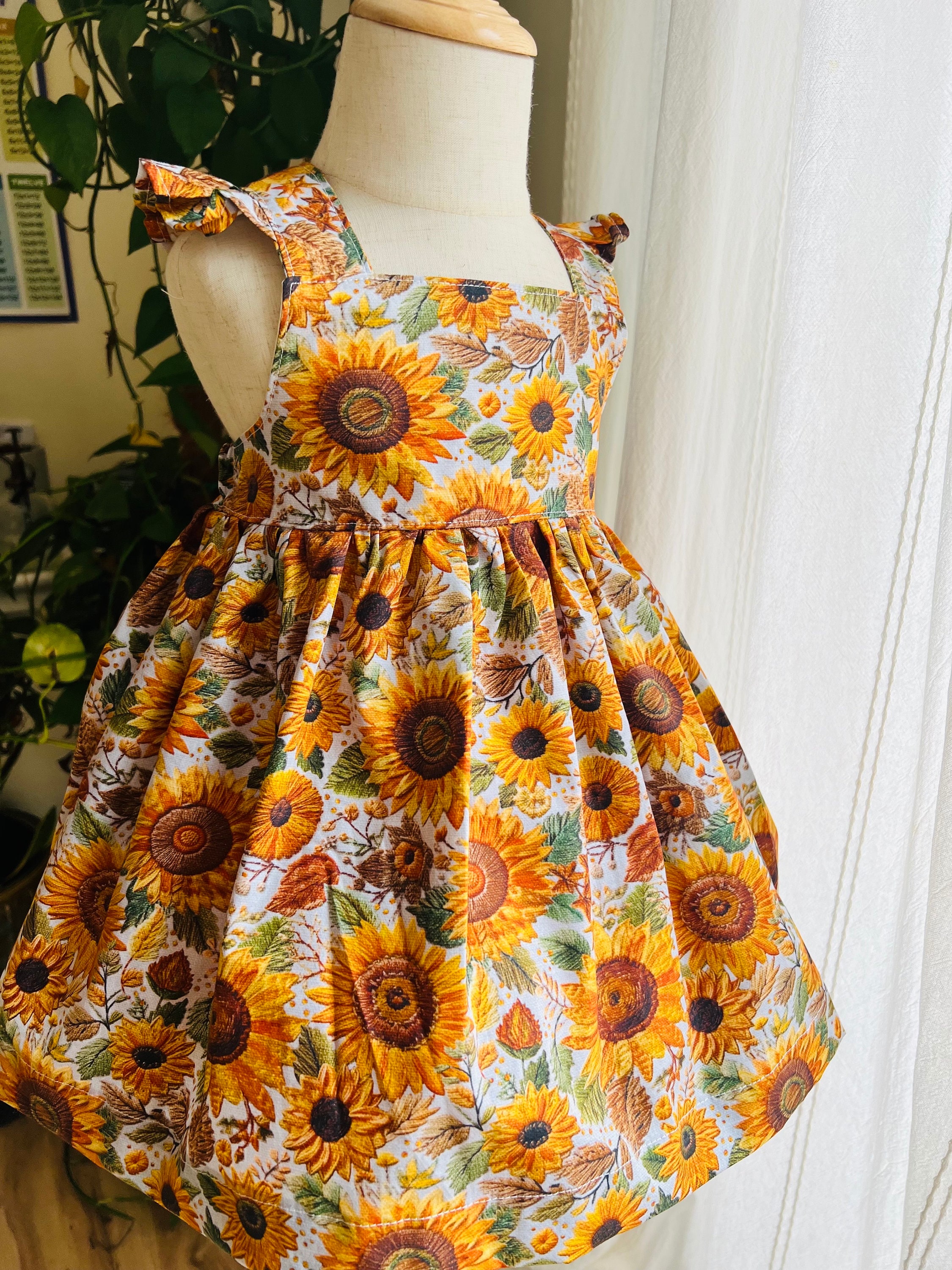 cotton sunflower dress Yumi Women's Cotton Sunflower Embroidered Midi Dress