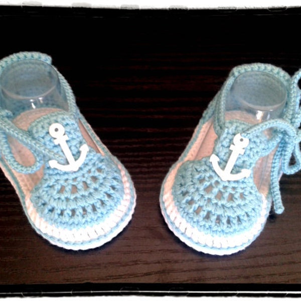 Sandales d'été au crochet pour bébés garçons, sandales au crochet bleues et blanches, chaussures pour garçons au crochet, bleu, blanc, décoration nautique.