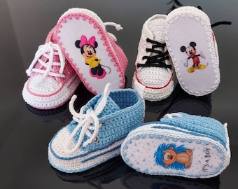 Chaussures de bébé au crochet, baskets pour bébé, chaussons pour bébé au crochet, Converse faites à la main, premières chaussures de bébé, cadeau de bébé