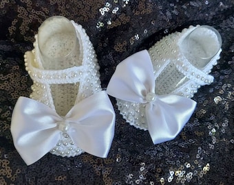 Crochet princess shoes with pearls