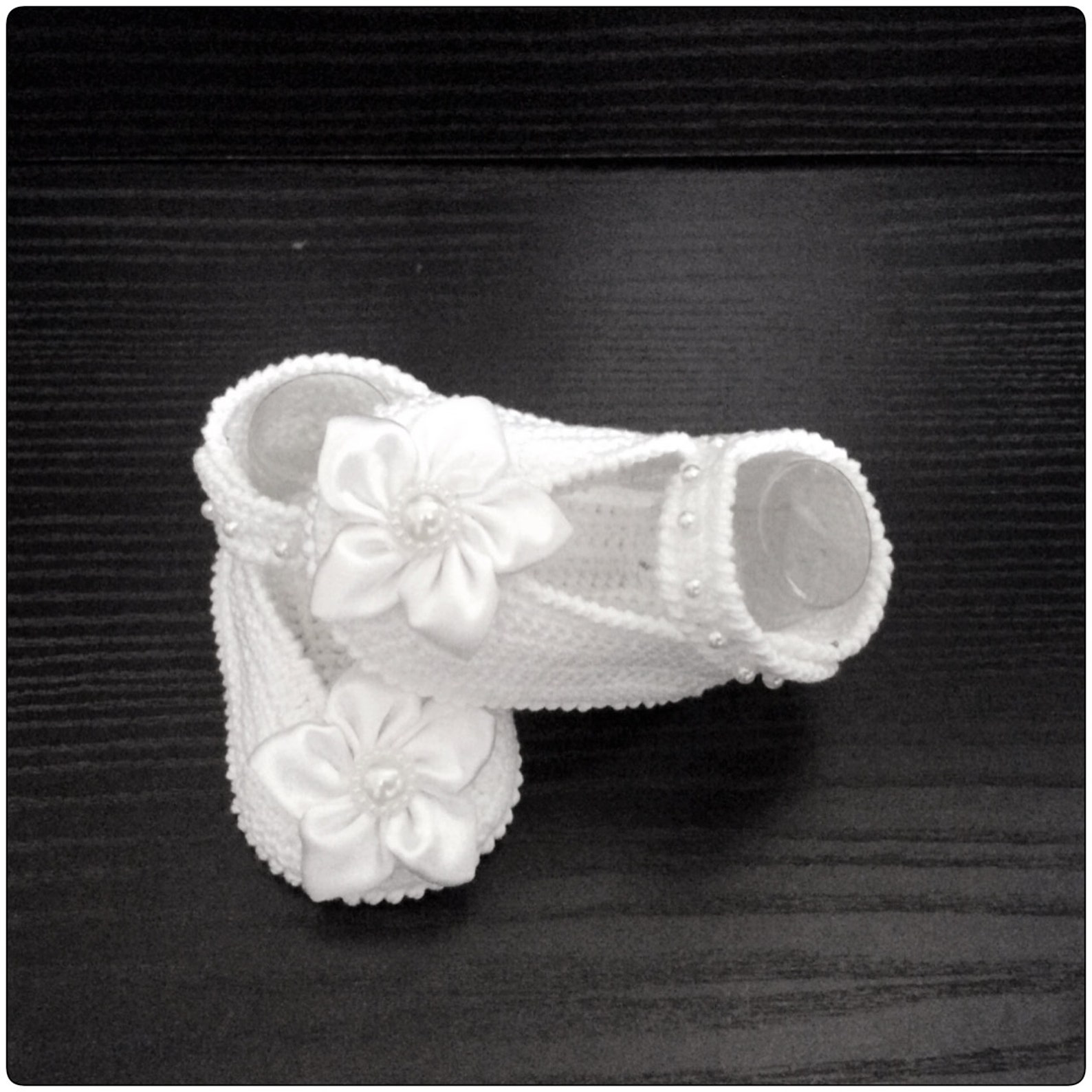 baptism shoes.crochet baby ballet slippers.white satin crib shoes.hand crocheted mary jane booties with satin flowers. baby ball baptism shoes.crochet baby ballet slippers.white satin crib shoes.hand crocheted mary jane booties with satin flowers. baby ball