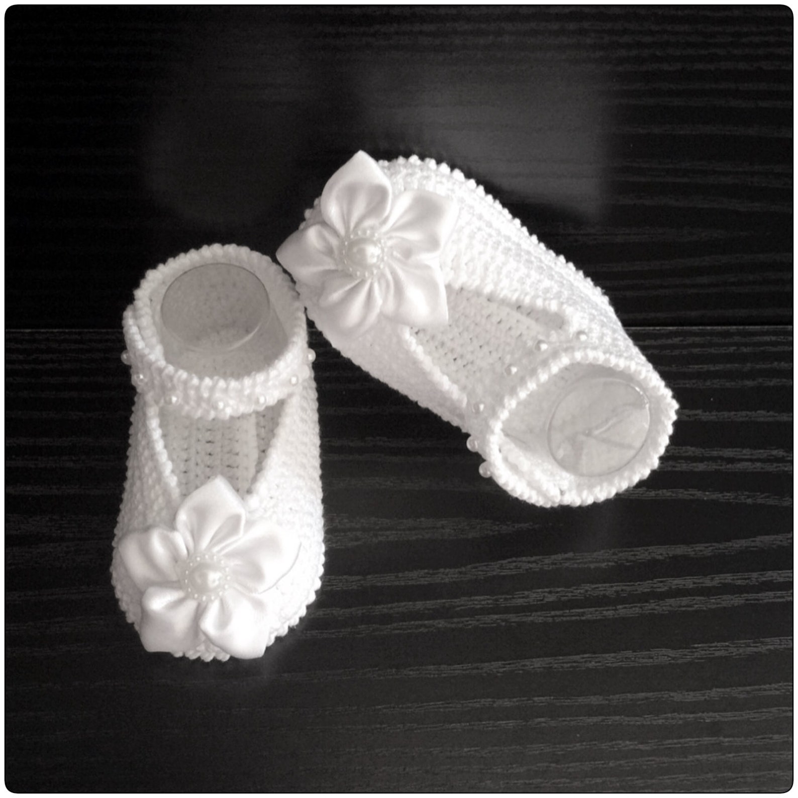 baptism shoes.crochet baby ballet slippers.white satin crib shoes.hand crocheted mary jane booties with satin flowers. baby ball baptism shoes.crochet baby ballet slippers.white satin crib shoes.hand crocheted mary jane booties with satin flowers. baby ball