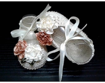 Gehaakte babyballetslippers. Crèmekleurige babyballerina's. Handgehaakte Mary Jane-babyslofjes met satijnen bloemen. KLAAR VOOR VERZENDING!