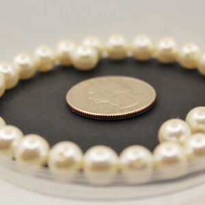 Trente perles d'imitation blanches de 7 1/2 mm