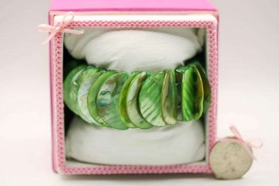Green Shell Stretch Bracelet - image 1