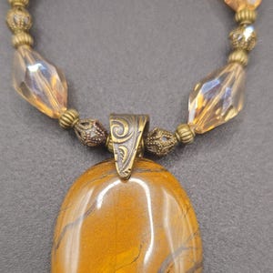 09 Yellow Jasper Pendant with Matching 22&quot; Necklace and Earrings